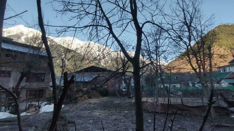 בית מלון כפרי Sakhi Cottage Wishing Well Pahalgam