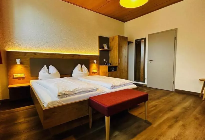 Hotelli Und Wirtshaus Löwen