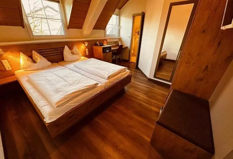 Hotelli Und Wirtshaus Löwen