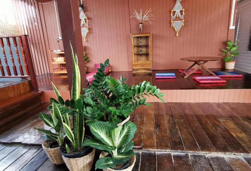 Pensão Chanida Home