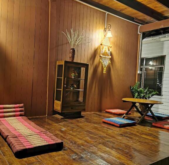 Pensão Chanida Home