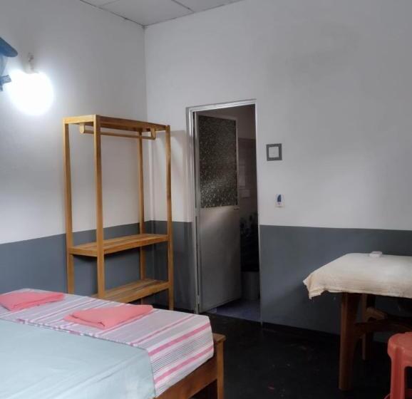 Pensión Mirissa Niraj Guest