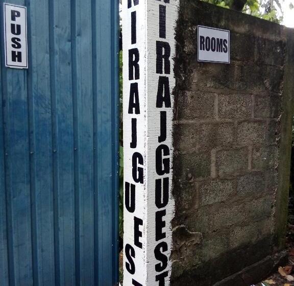 Pensión Mirissa Niraj Guest