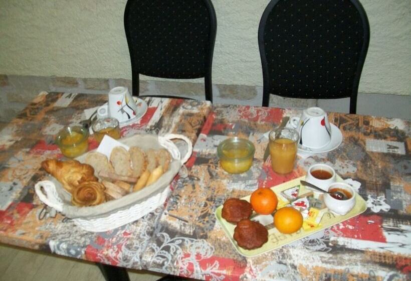 ホテル Au Charme Du Levat