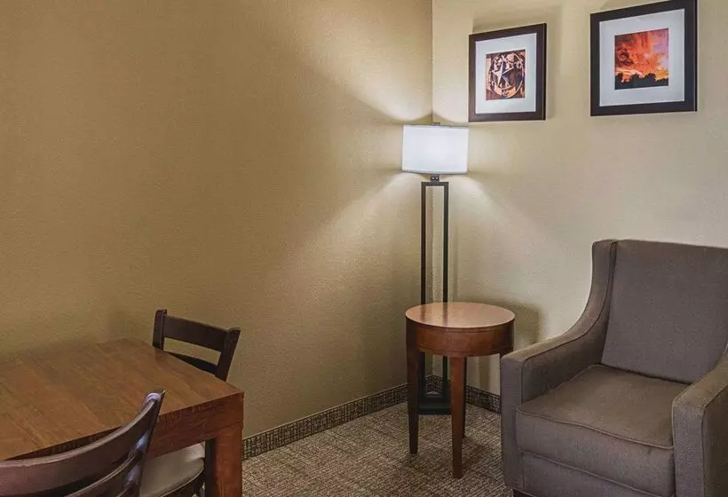 Hotelli Comfort Inn Midland South I20
