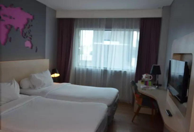 בית מלון כפרי Ibis Styles Jakarta Airport