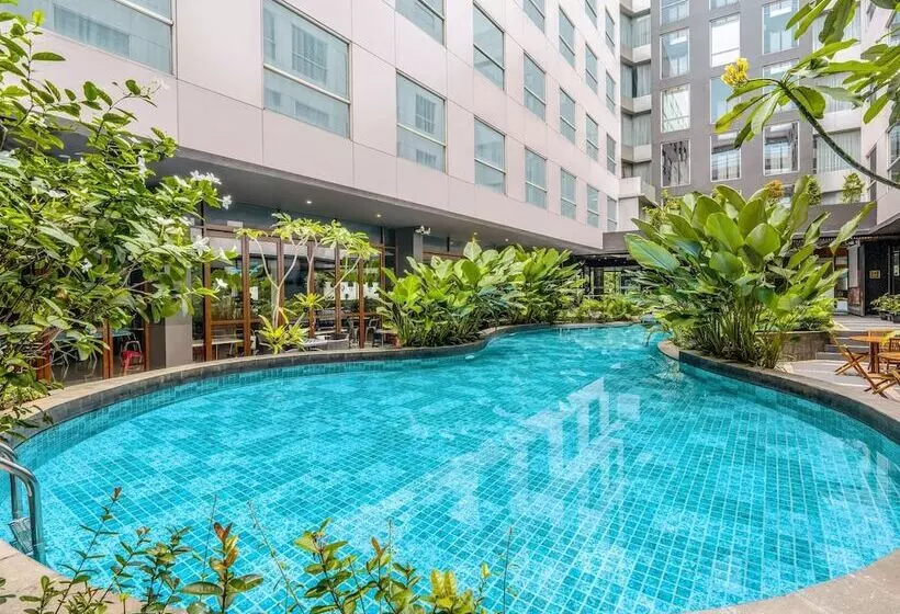 בית מלון כפרי Ibis Styles Jakarta Airport