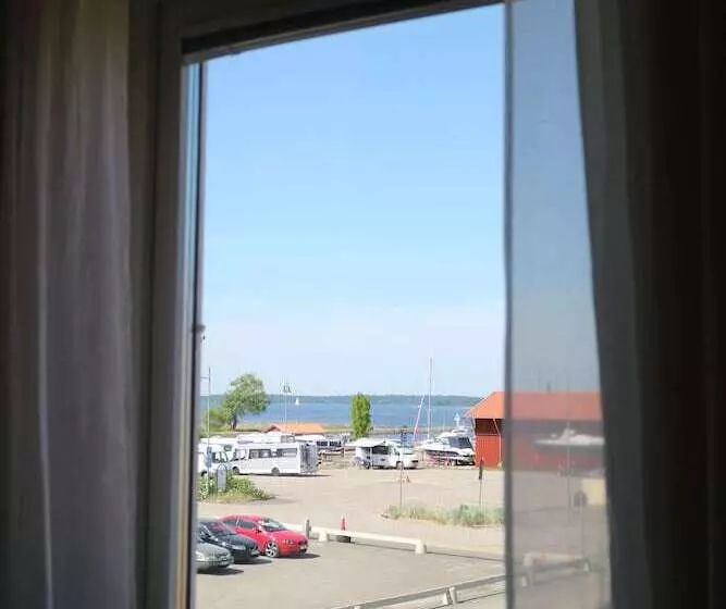 Vänerport Lakefront Hotell