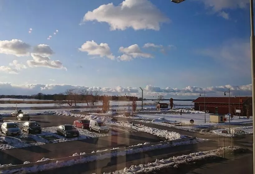 Vänerport Lakefront Hotell