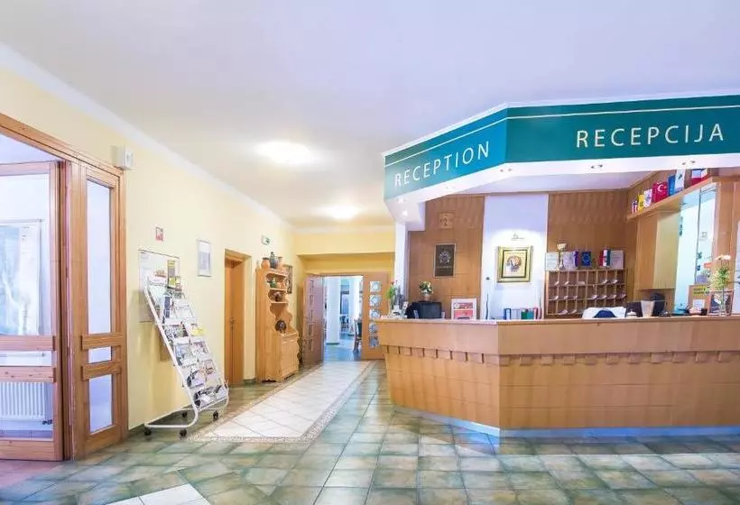 Lipa Hotel és étterem