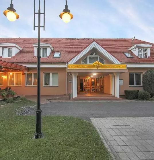 Lipa Hotel és étterem