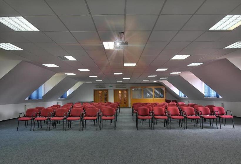 Lipa Hotel és étterem