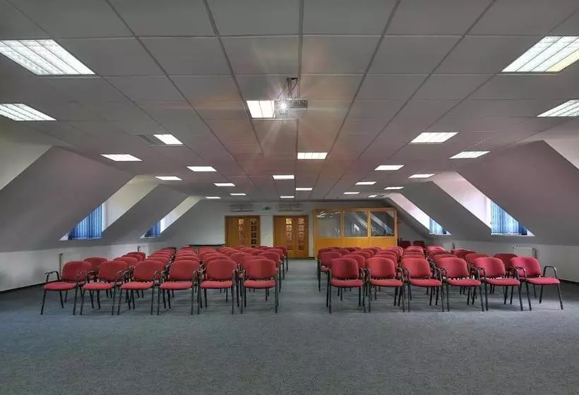 Lipa Hotel és étterem