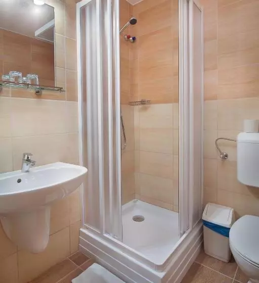 Lipa Hotel és étterem