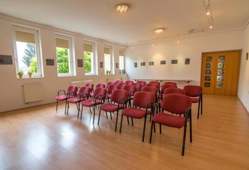 Lipa Hotel és étterem