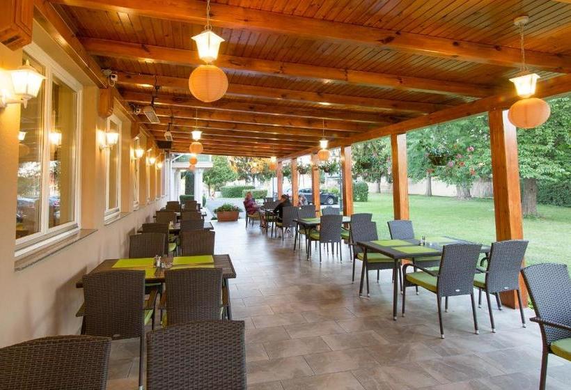 Lipa Hotel és étterem