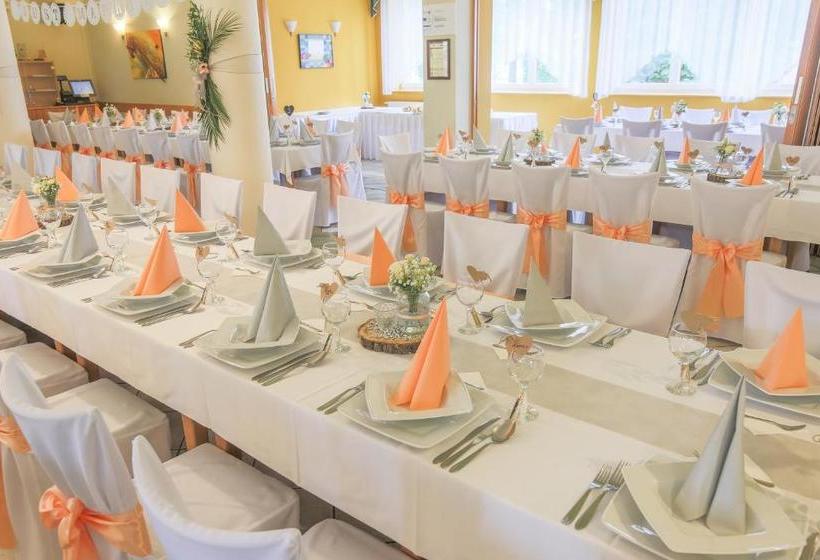 Lipa Hotel és étterem