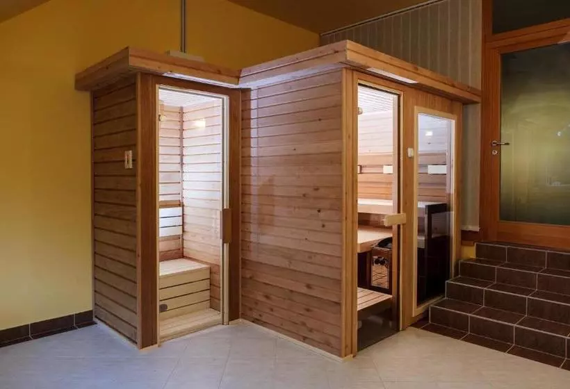 Lipa Hotel és étterem