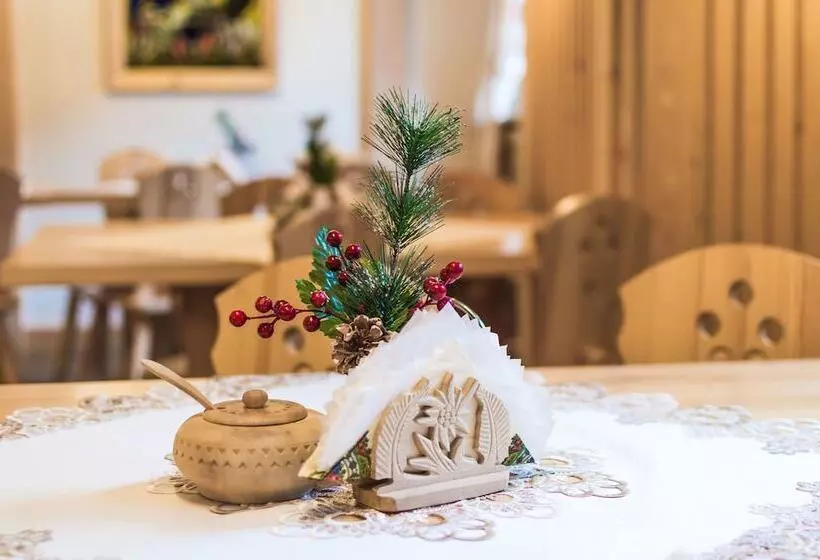 Hotelli Pensjonat Jastrzębia Turnia