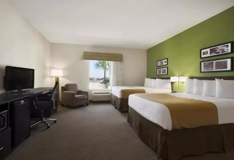 בית מלון כפרי Petrostay Inn & Suites Cotulla