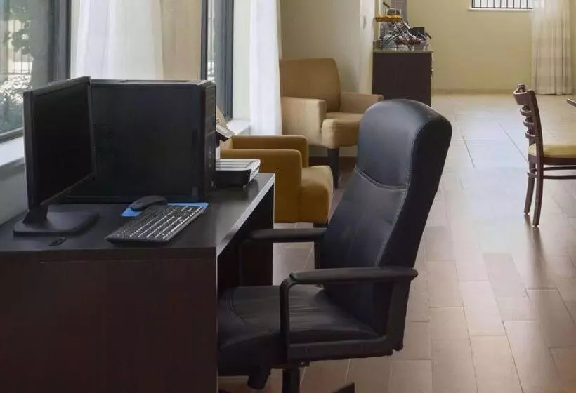 בית מלון כפרי Petrostay Inn & Suites Cotulla