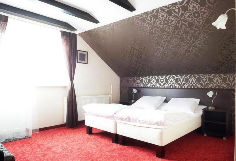 호텔 Pensjonat Przy Zamku