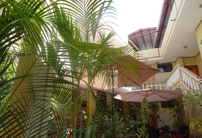 בית מלון כפרי Red Booby