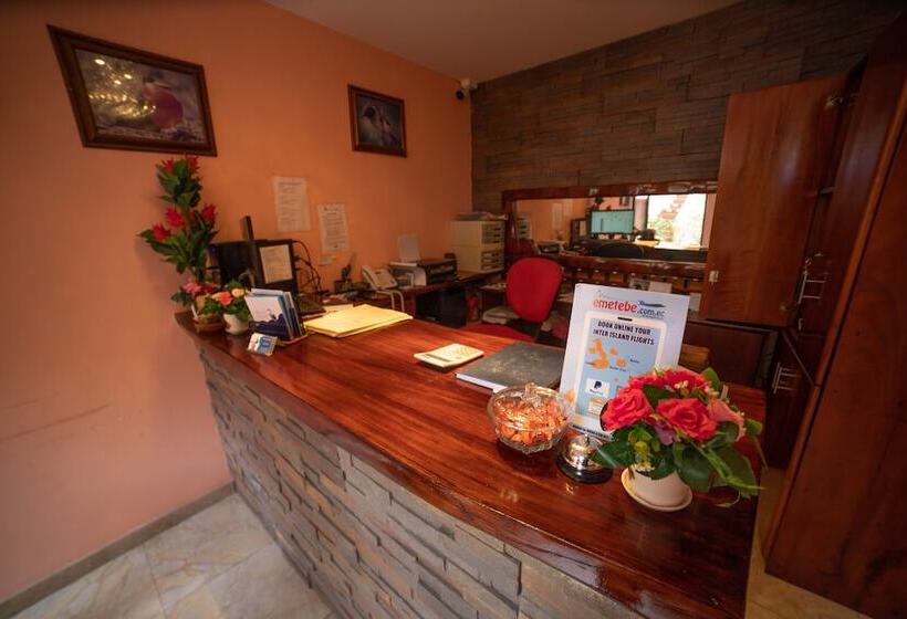 בית מלון כפרי Red Booby