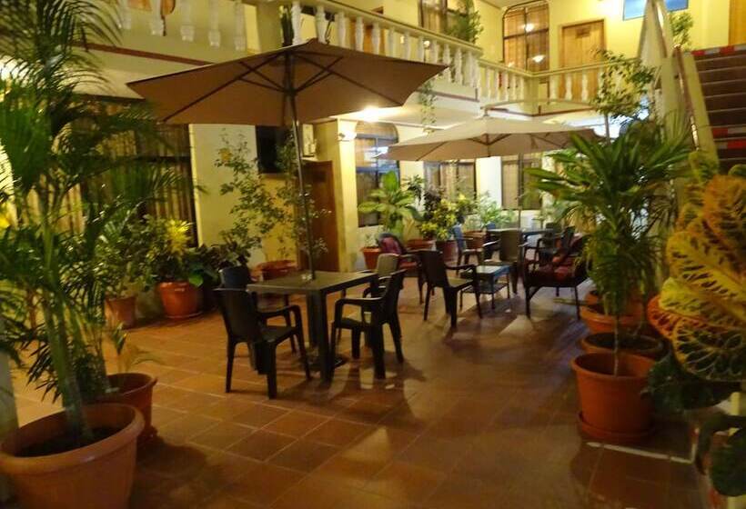 בית מלון כפרי Red Booby