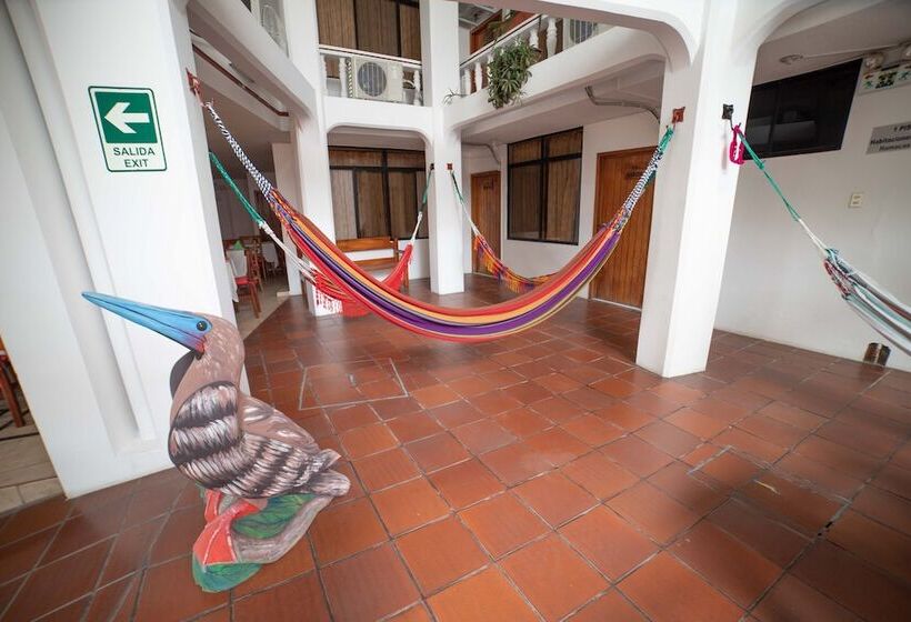 בית מלון כפרי Red Booby