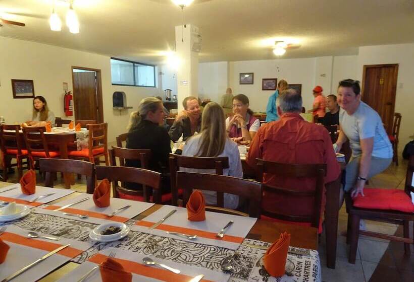 בית מלון כפרי Red Booby