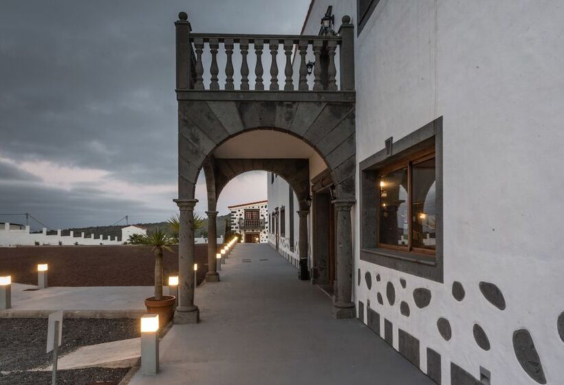 هتل روستایی Melva Suite