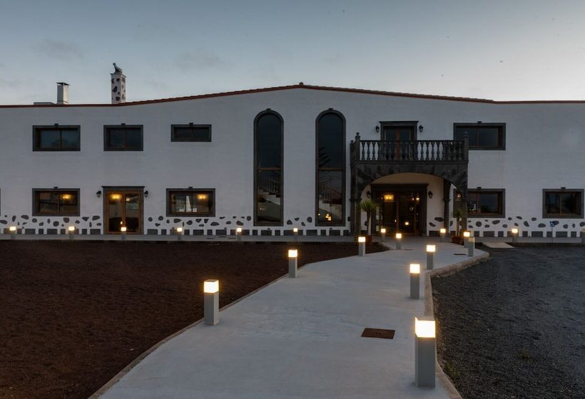 هتل روستایی Melva Suite