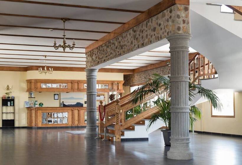 هتل روستایی Melva Suite