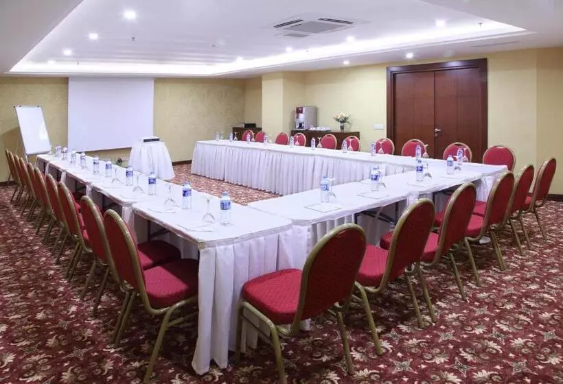 هتل Senbayrak City