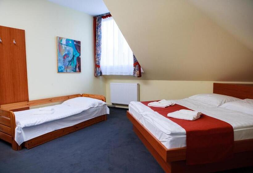 Lipa Hotel és étterem