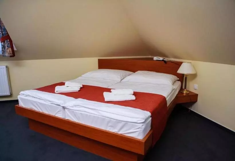 Lipa Hotel és étterem