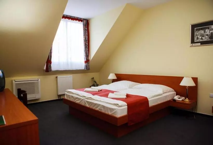 Lipa Hotel és étterem