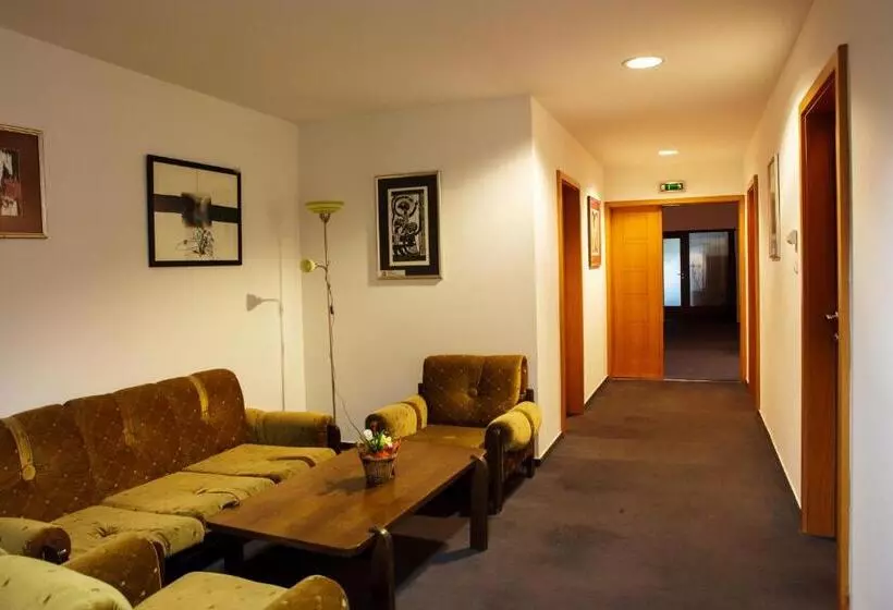 Lipa Hotel és étterem