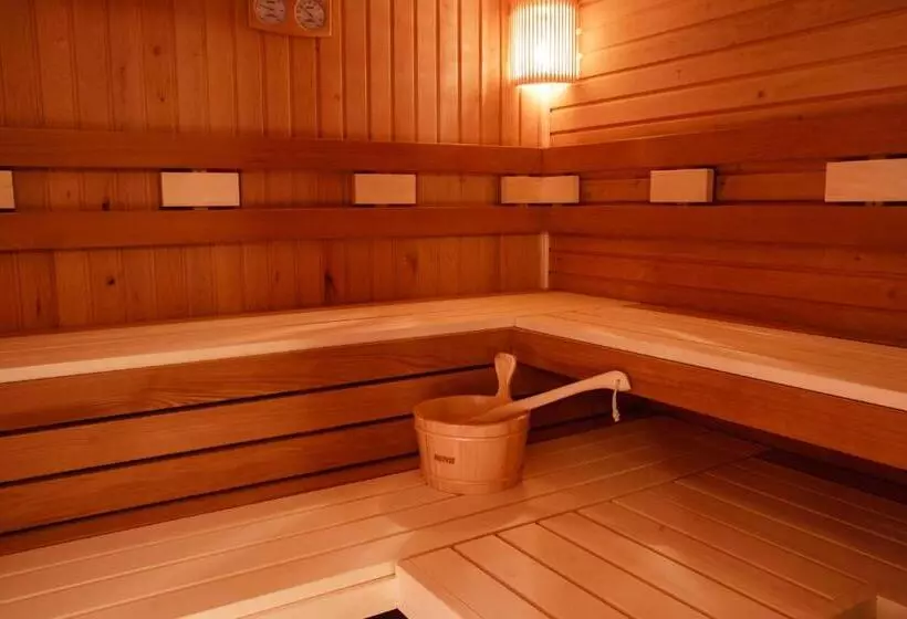 Lipa Hotel és étterem