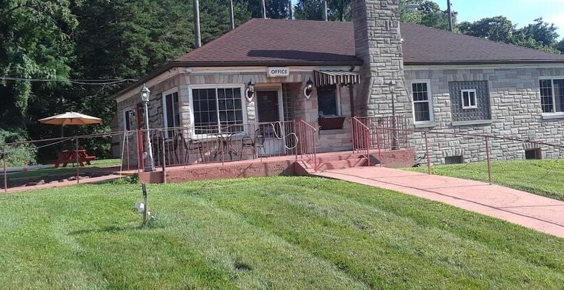 فندق على الطريق The Hillside