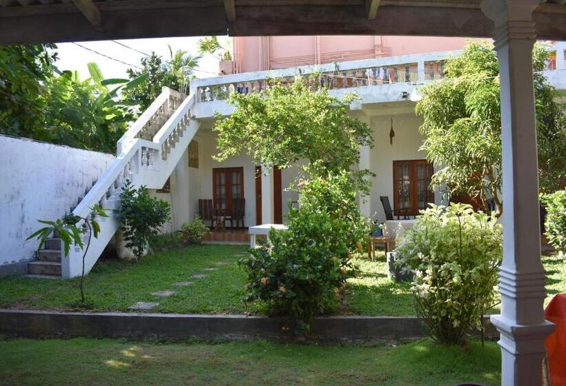 بنسيون Aroma Guest House