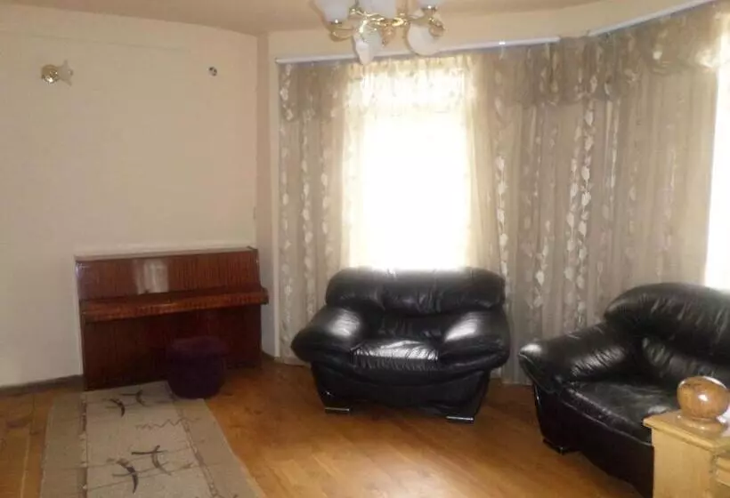 Majatalo Guest House Seno