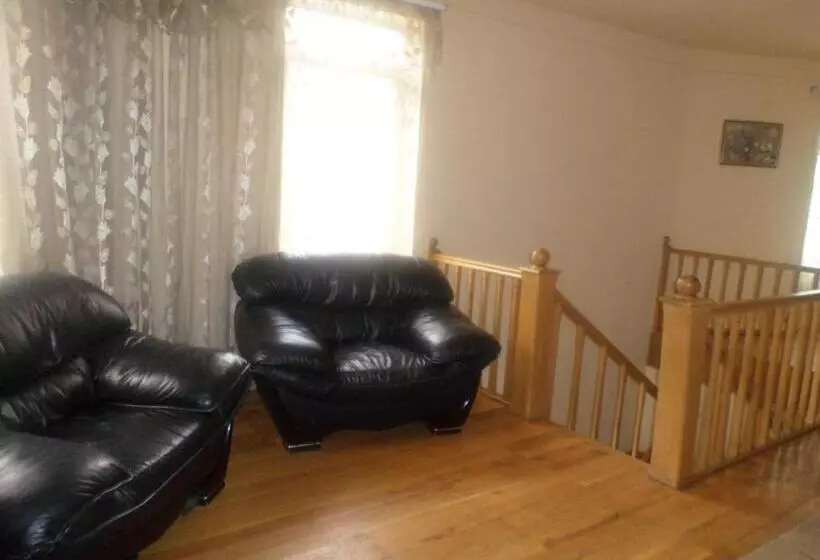 Majatalo Guest House Seno