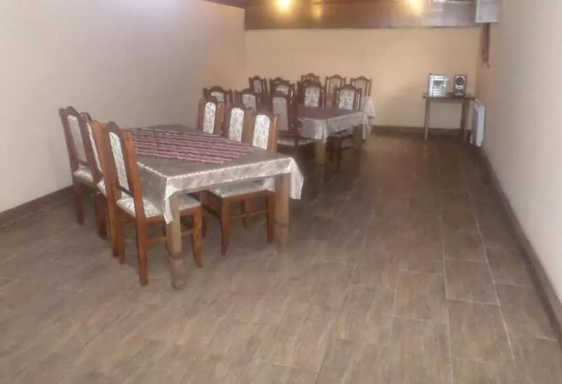 Majatalo Guest House Seno