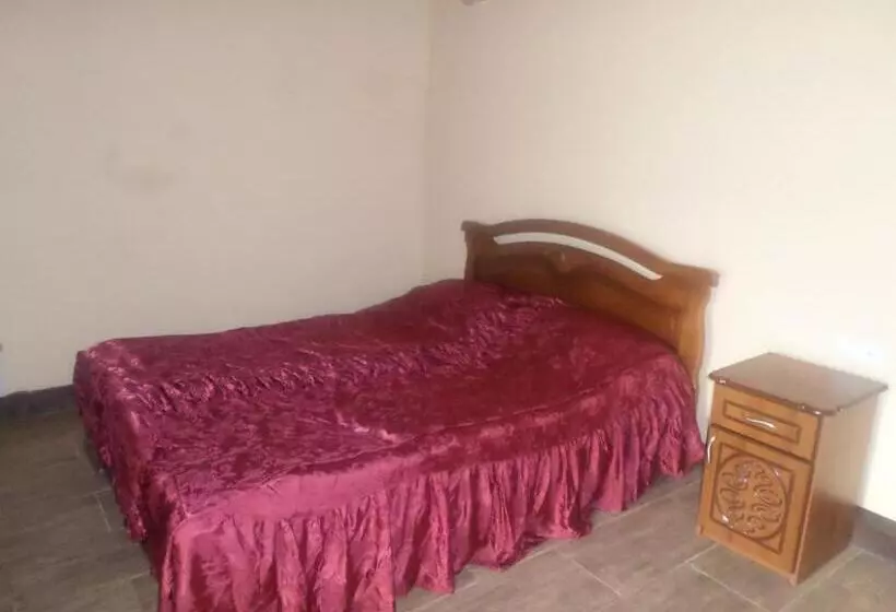 Majatalo Guest House Seno