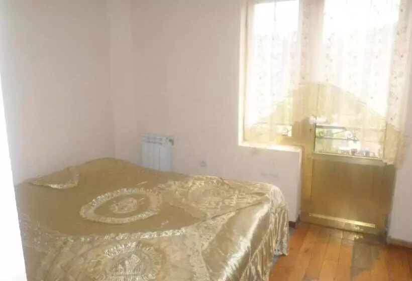 Majatalo Guest House Seno