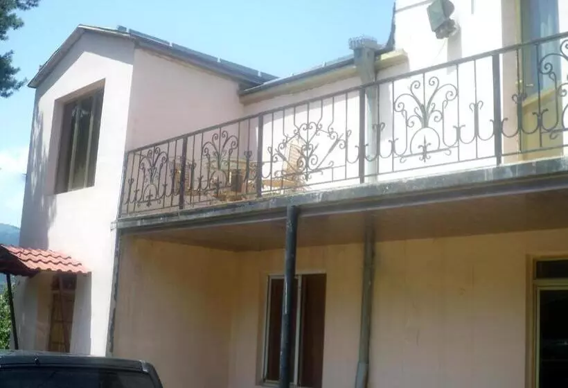 Majatalo Guest House Seno