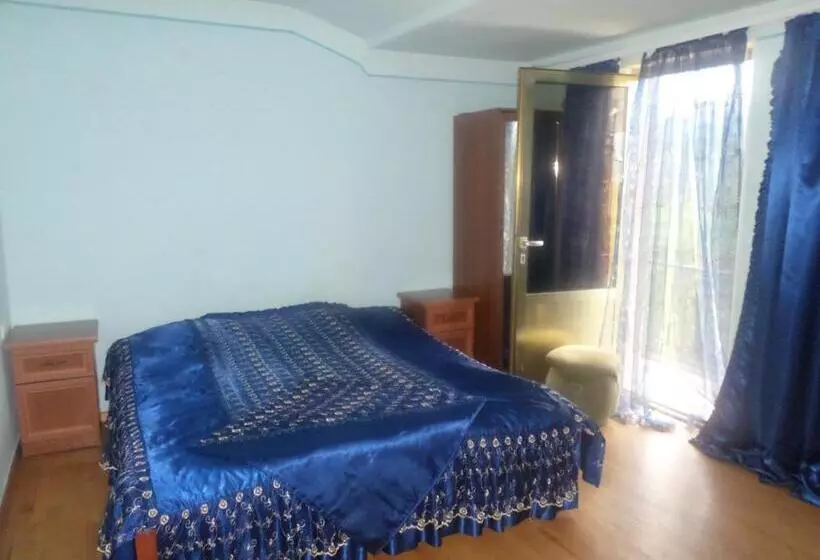 Majatalo Guest House Seno