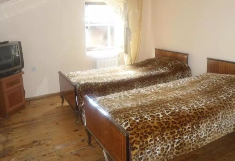 Majatalo Guest House Seno